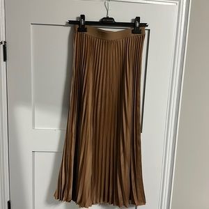 Gold H&M pleated skirt - small